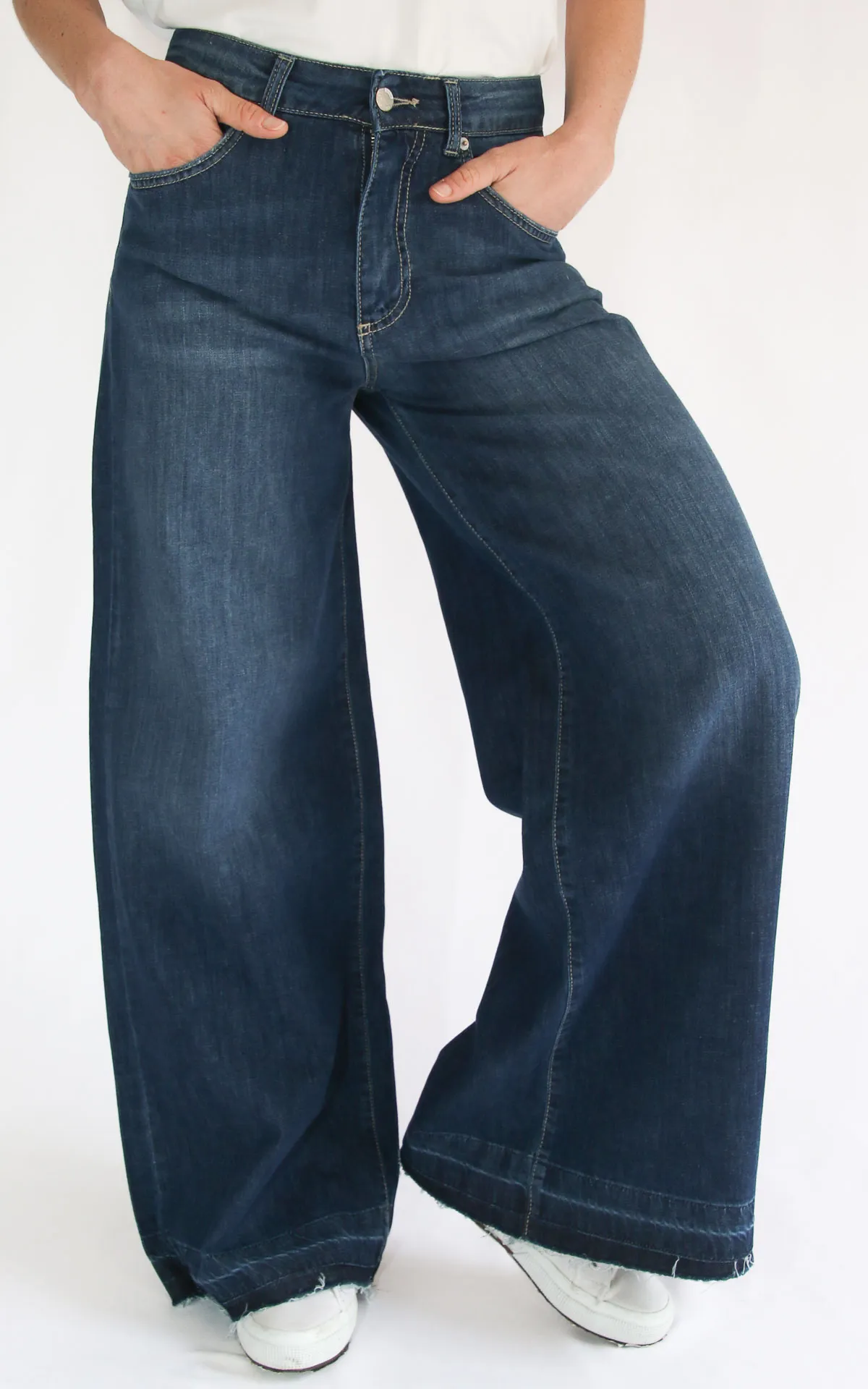 Initial – Jeans denim scuro sfrangiato – Vale