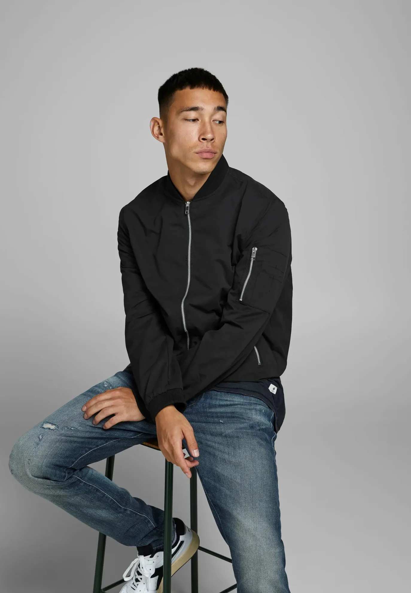 JACK & JONES - GIUBBINO BOMBER NERO DA UOMO                                            Previous productJACK & JONES - GIUBBINO B