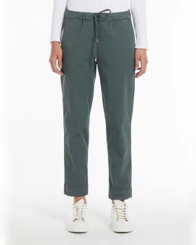 Joggers verde militare in cotone stretch carrot fit con elastico e coulisse inserit in vita