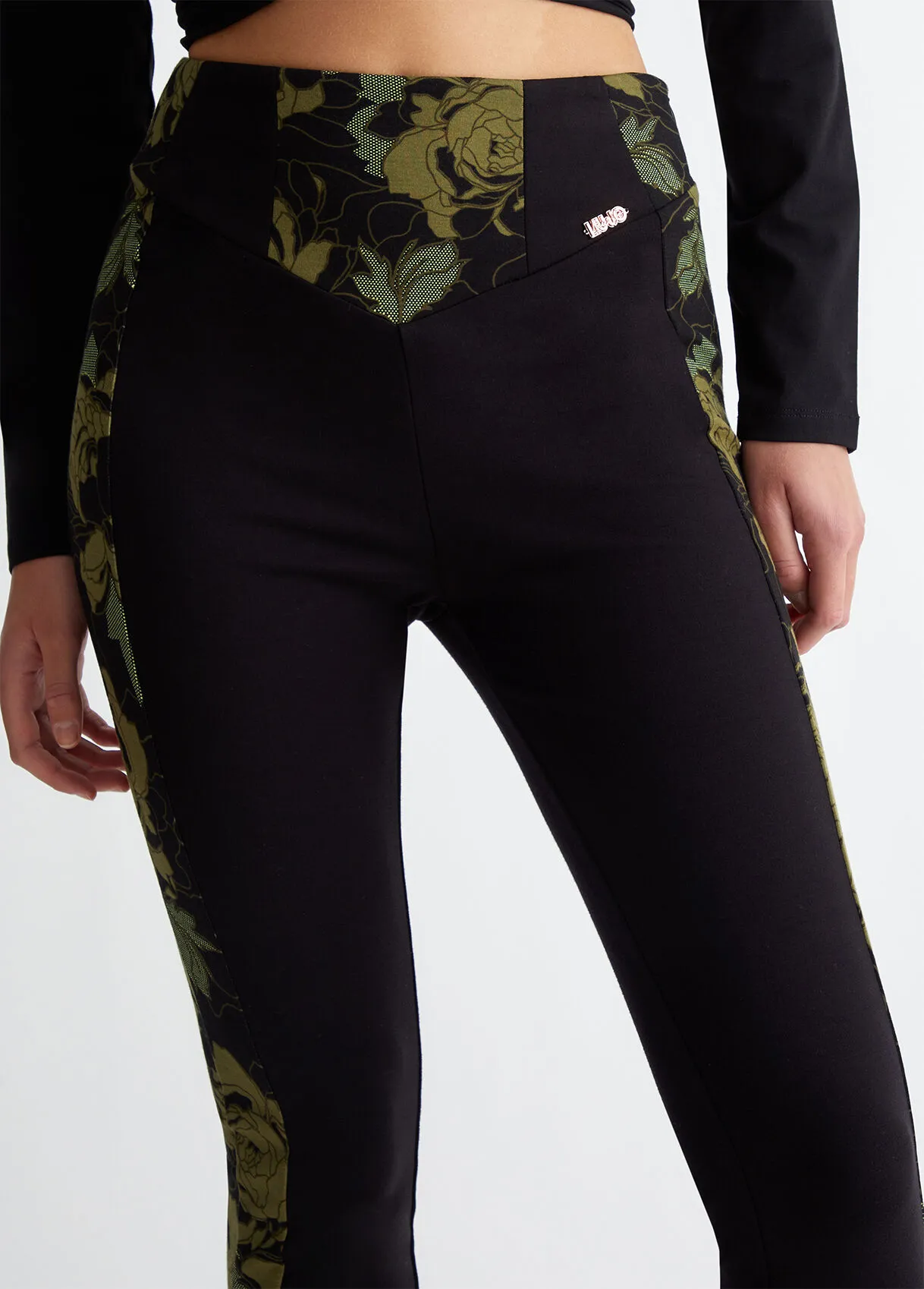 Pantaloni con stampa floreale